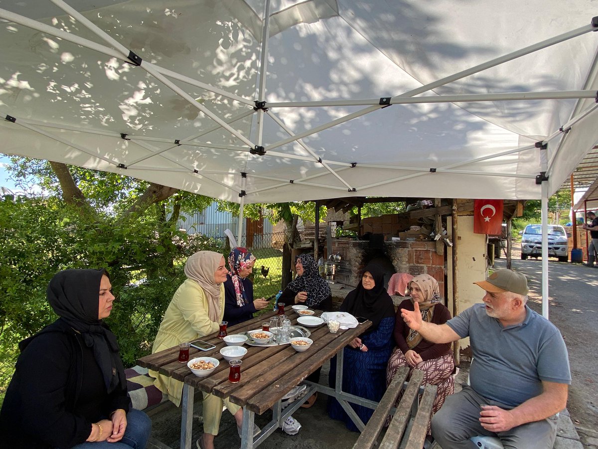 akkadinizmit41's tweet photo. 📍 Çubukluosmaniye / Bayram Ziyareti

Parti üyemiz Selma Eybek ve kıymetli ailesine ziyarette bulunduk.

İlçe Kadın Kolları Başkanımız Pınar Atabay ve yönetim kurulu üyelerimiz ile birlikte gerçekleştirdiğimiz ziyarette, Cumhurbaşkanımız Sayın Recep Tayyip Erdoğan’ın selamlarını ileterek yaklaşan Kurban Bayramlarını tebrik ettik.

@tugbaisikercan 
@yyaseminozdemir