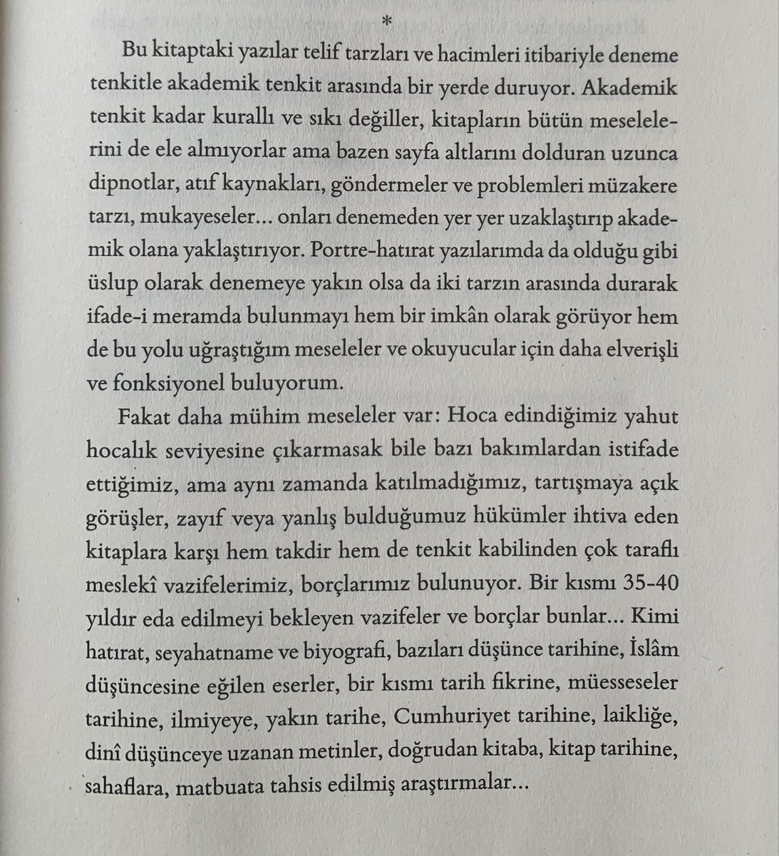 ismailkarahoca's tweet photo. “ Kitapları hoca edinmek…” cümlesiyle başlıyor Kitapların Araladığı Kitaplar… Ve bir düşünce tarihçisi gözüyle kitapların nasıl okunabileceği, ele alınıp tartışılabileceğine dair pek çok derinlikli örnek içeriyor. https://t.co/LuXPjQp2Gl
