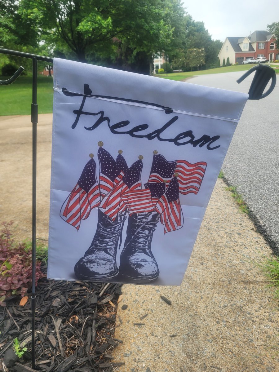 chefdeesmith's tweet photo. I am grateful for the bravery of those who sacrificed their own life to give my family the gift of freedom. ❤️ 🇺🇸 #memorialday https://t.co/AbxIgSBTWR