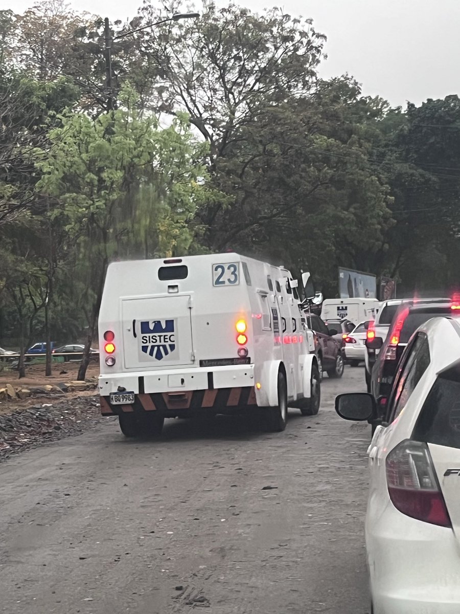 AlbeRodHn's tweet photo. @IHTT_HN @dnvt_honduras tiene ma derecho que los demás conductores https://t.co/3L5GHsiPzd