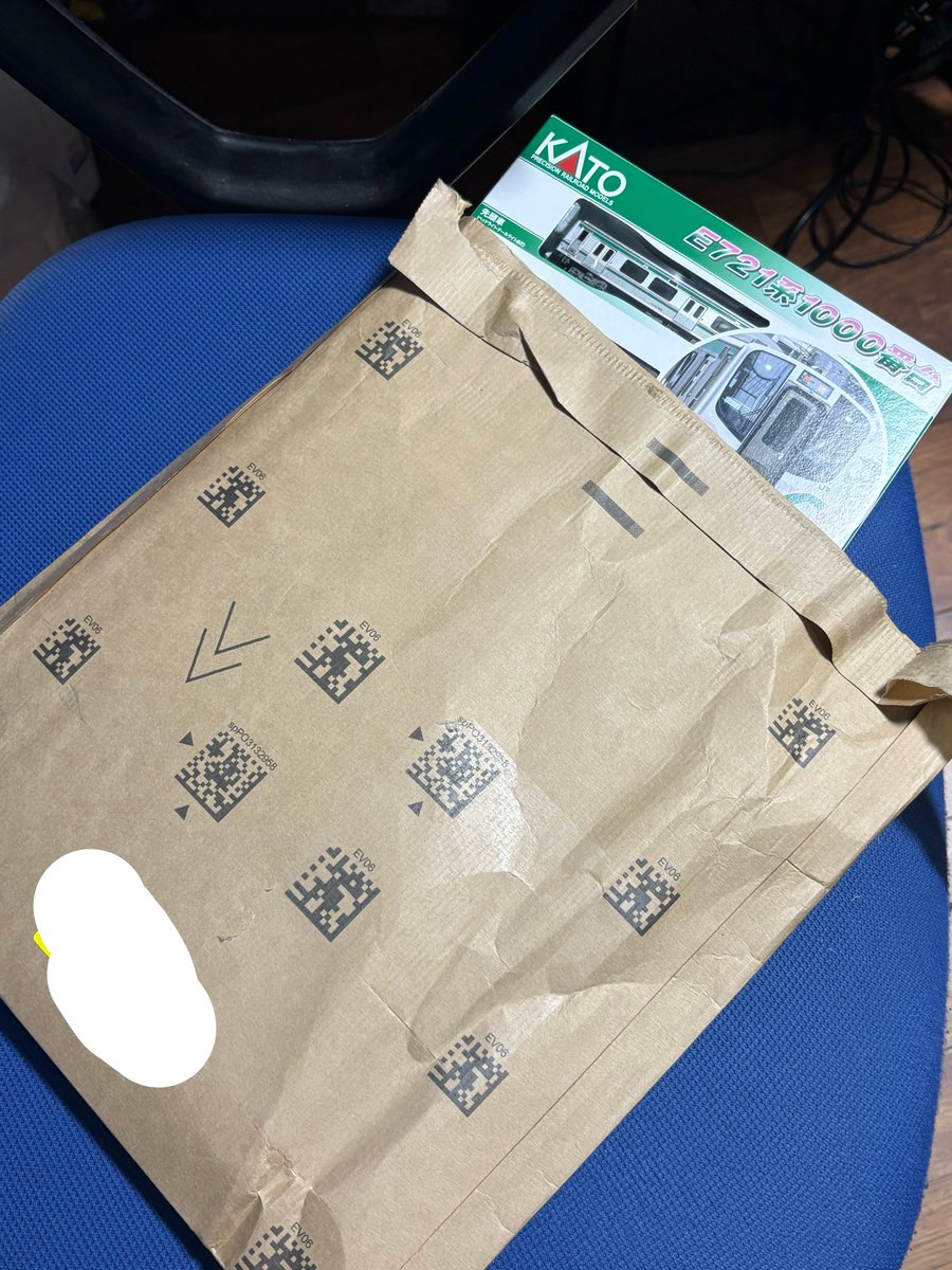 再掲 1万円越えの精密玩具の梱包にしてはいくら何でも軽装過ぎやしま