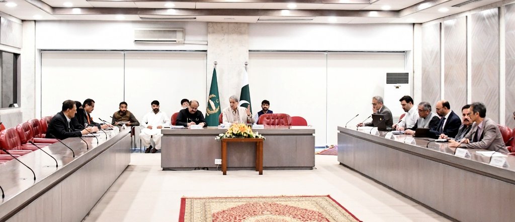 NA_Committees's tweet photo. Chairman of the Standing Committee on Finance and Revenue, Syed Naveed Qamar, MNA, chaired the meeting of the Standing Committee at the Parliament House, today.
@naveedqamarmna @NA_Committees @PTVNewsOfficial @RadioPakistan https://t.co/Wte0zDSuh5