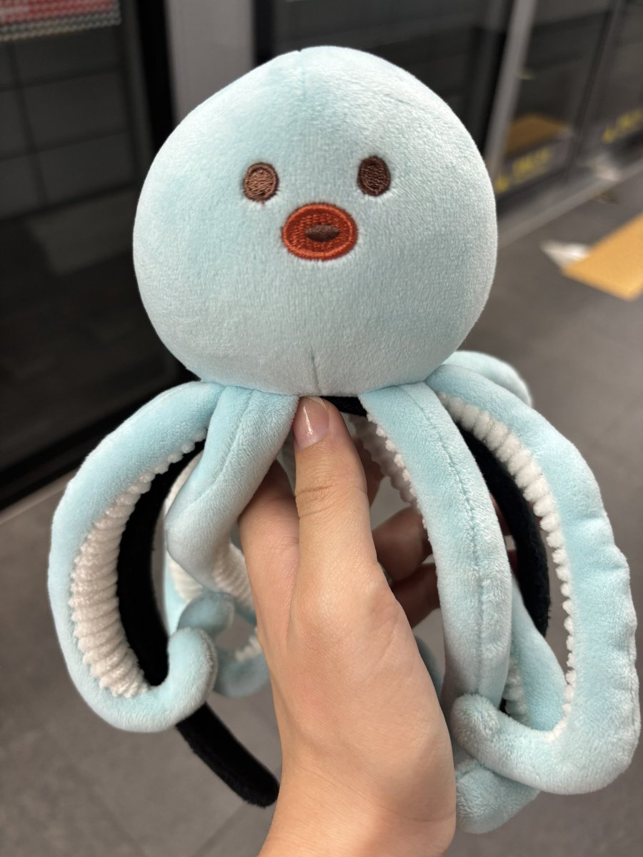 Hyunhyun0223's tweet photo. 무너일기.
오느른 딮기 형아들 머리 위에 안자따.
포근해따.
내 행운을 바다라. https://t.co/VrOX7BVPYk