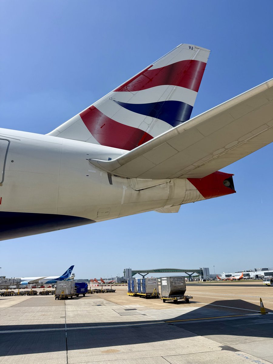 Muzz500Photo's tweet photo. It’s a beautiful day for flying, today’s trip is #londongatwick to #orlando https://t.co/5xWFRpmqKt