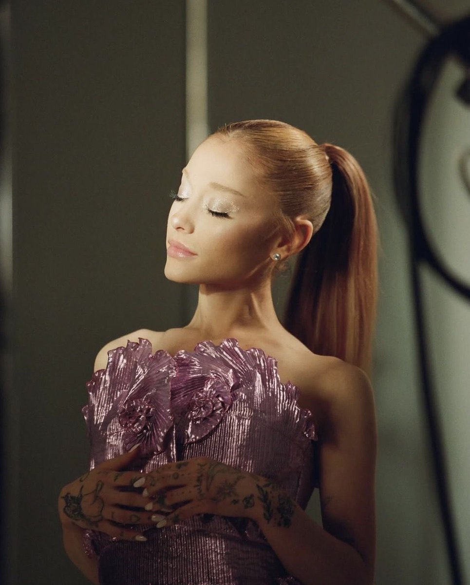 ArianaHQ tweet media