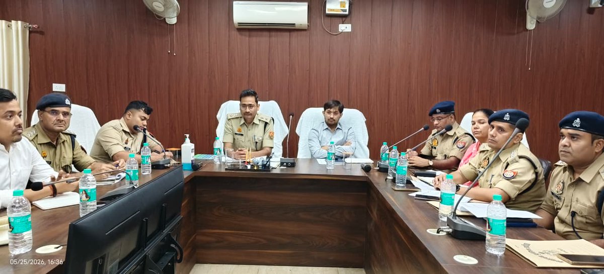 chandaulipolice's tweet photo. जिलाधिकारी व पुलिस अधीक्षक चन्दौली द्वारा आगामी बकरीद के दृष्टिगत पीस कमेटी की बैठक आयोजित, शांतिपूर्ण एवं सौहार्दपूर्ण माहौल में पर्व मनाने की अपील।
https://t.co/nKjZI5zeoS
#UPPolice https://t.co/M0834lpeFg