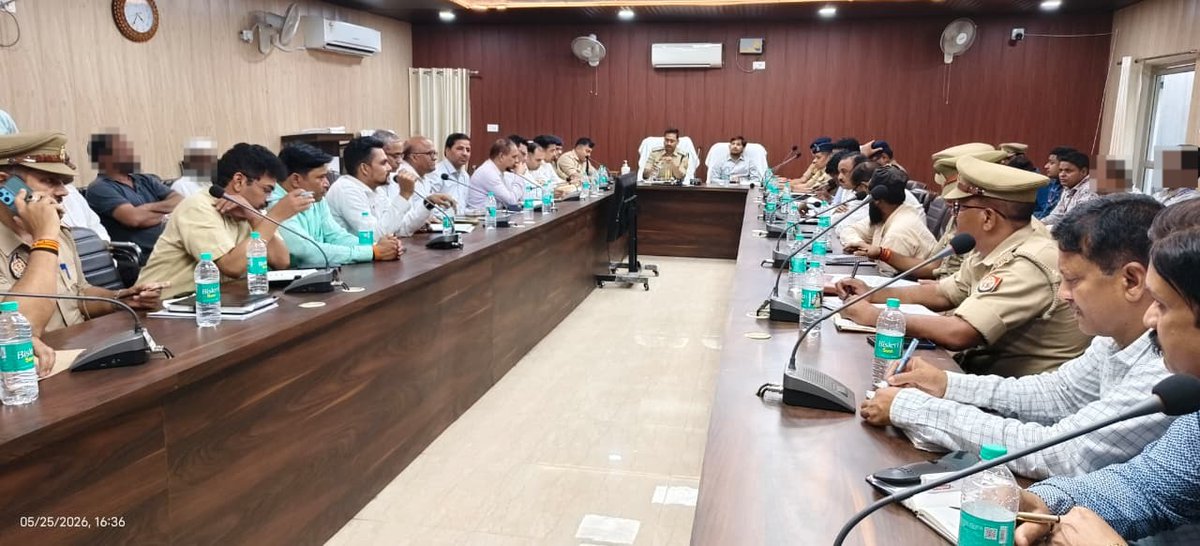 chandaulipolice's tweet photo. जिलाधिकारी व पुलिस अधीक्षक चन्दौली द्वारा आगामी बकरीद के दृष्टिगत पीस कमेटी की बैठक आयोजित, शांतिपूर्ण एवं सौहार्दपूर्ण माहौल में पर्व मनाने की अपील।
https://t.co/nKjZI5zeoS
#UPPolice https://t.co/M0834lpeFg