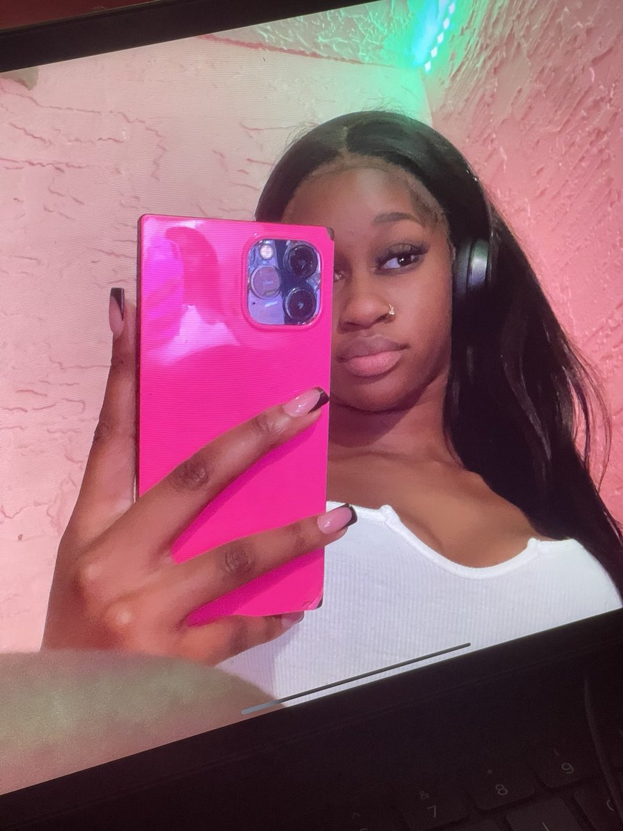 little miss always da topic 🤭🤣 tweet media
