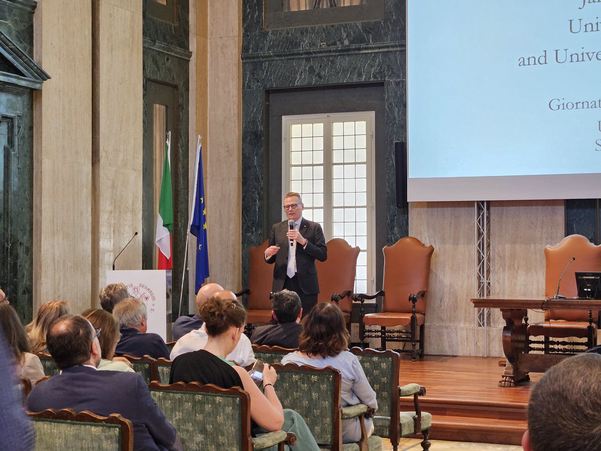 gabercappe's tweet photo. I read about institutions and development, and the reversal of fortune, c. 20 years ago when I was a student, which got me passionate about these topics.
It was great to meet, and listen to, James Robinson at @unisiena today! Looking forward to his Hahn Lecture tomorrow https://t.co/aK4HAzqfzI