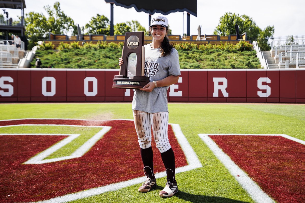 HailStateSB's tweet photo. Best birthday present ever! Have a fantastic day in OKC, AG!

@agrichardson11 | #HailState https://t.co/X6TABEtf54