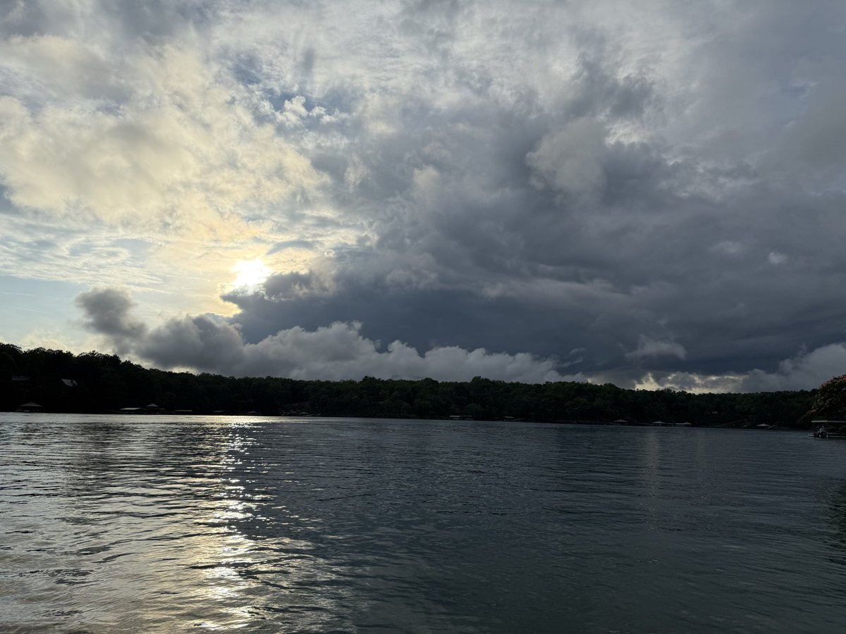 CRCoate's tweet photo. Clouds over Smith Lake yesterday. @spann https://t.co/vKl5hLY2L3