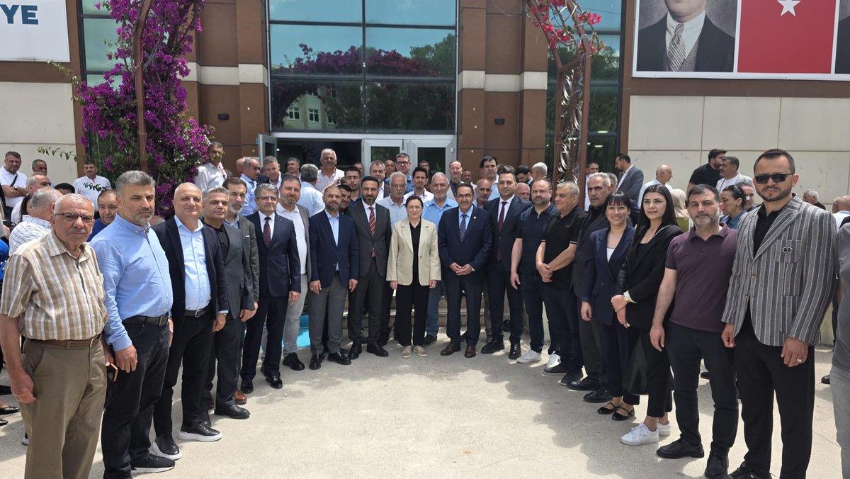 fdemetsari's tweet photo. AK Parti Genel Başkan Yardımcımız ve Parti Sözcümüz Sayın Ömer Çelik’in katılımlarıyla gerçekleştirilen İl Danışma Meclisi Toplantısı ve bayramlaşma programını; dava ve yol arkadaşlarımızla büyük bir coşku, heyecan ve güçlü bir birlik ruhu içerisinde gerçekleştirdik. 

AK davamızın birlik, kardeşlik ve hizmet anlayışını bir kez daha güçlü şekilde hissettiğimiz programda; teşkilatımızın azmi, kararlılığı ve dava bilinci bizlere büyük gurur yaşattı.

Cumhurbaşkanımız Sayın Recep Tayyip Erdoğan’ın liderliğinde, milletimize hizmet yolunda aynı inanç ve kararlılıkla çalışmaya devam edeceğiz.

Birlikte güçlü, birlikte Türkiye’yiz.  
#AKParti #TürkiyeYüzyılı #DurmakYokYolaDevam