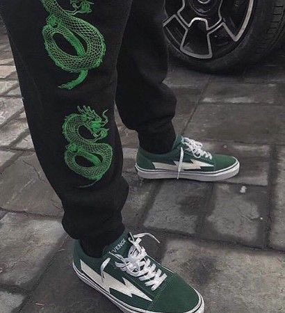 - 𝘼-𝙨𝙩𝙤𝙣𝙚-𝙙𝙞𝙣𝙜𝙡𝙮 𝙝𝙖𝙣𝙙𝙨𝙤𝙢𝙚. 🐍 tweet media