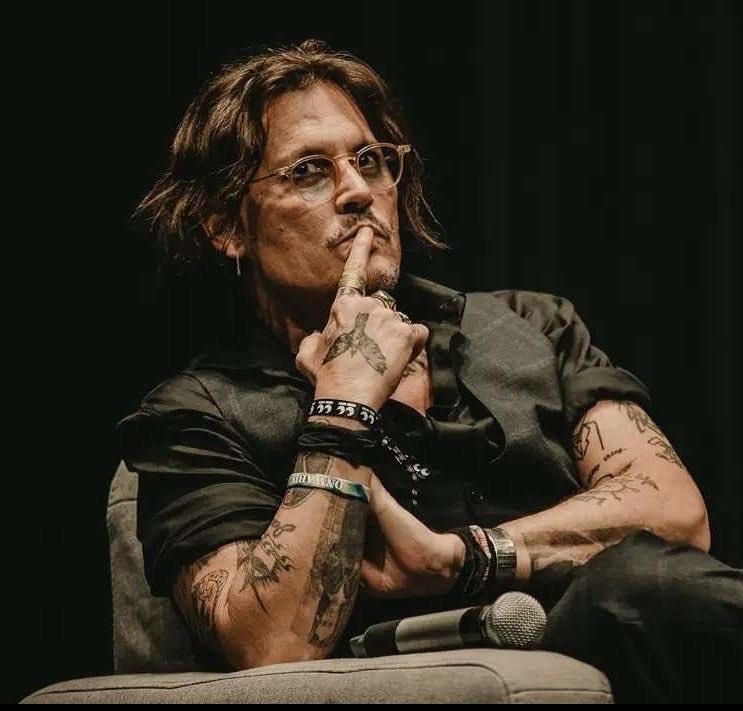 Johnny Depp tweet media