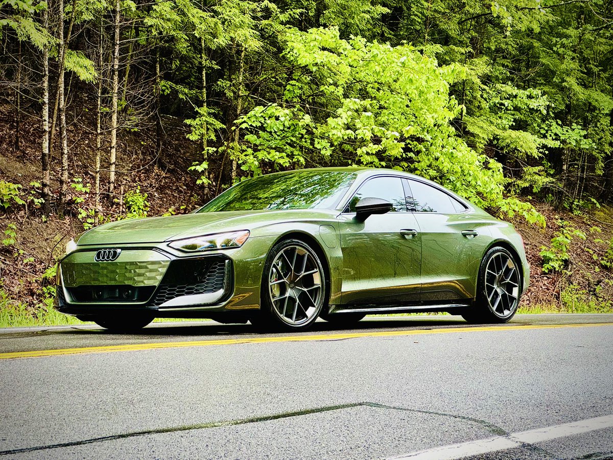 DriveTimeVideos's tweet photo. Things are greening up in New York. @Audi RS e-tron GT is at the pinnacle of EV performance. https://t.co/u5UpIJzEgZ
