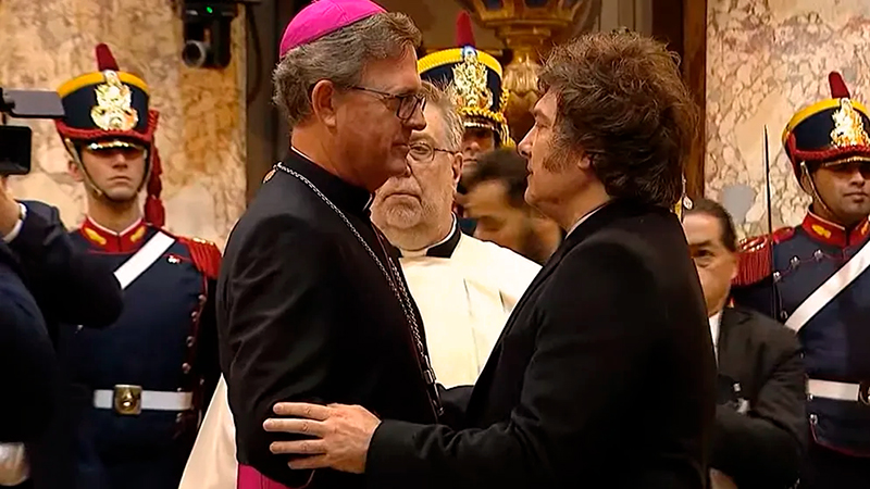 MiBeldyk's tweet photo. Monseñor Jorge GARCÍA CUERVA, en el Tedeum

"Odiadores de aquella época, sentados en la casa de Cafarnaúm, haters de hoy, sentados frente a una computadora de su escritorio, o cómodamente instalados delante de una pantalla para hacer terrorismo de las redes, descalificando, difamando..."

El mensaje del arzobispo de Buenos Aires fue lapidario