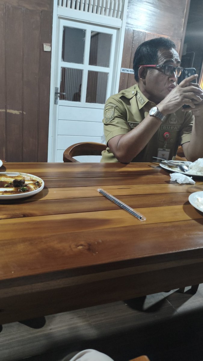 didit_didit_'s tweet photo. jam 10 seh karo bupati hsu 🗿🗿🗿 https://t.co/7JBkSA0uJV