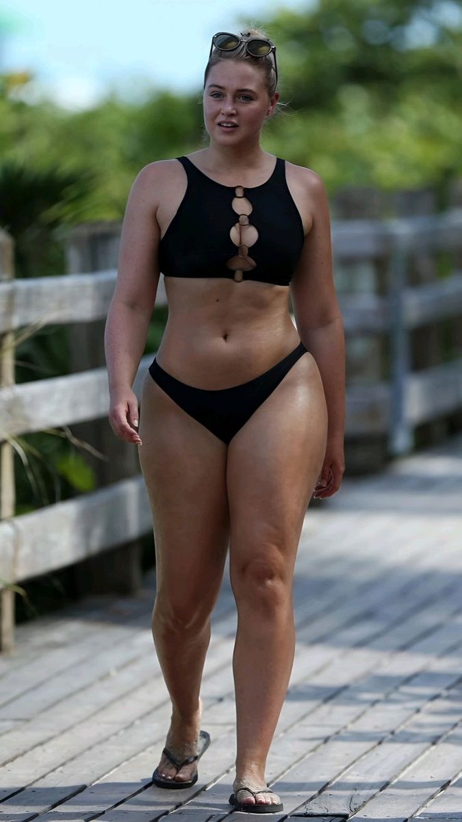 bakwasfellow's tweet photo. Iskra Lawrence was bullied for being over weight when she was 15, As a typical teenager she went into extreme diet and realised that the diet routine was so toxic and decided to embrace her curves, instead of being size zero

In 2016, Iskra lawrence received some nasty comments for making a video of eating chips.

Iskra didn't delete that reel instead she made a slow motion video of herself eating chips in lingerie, surrounded by dozens of chips pockets, that one video went viral for her body positivity 

Iskra Lawrence never used photoshop or any retouch in her social media photos, saying women need to be real in all forms.