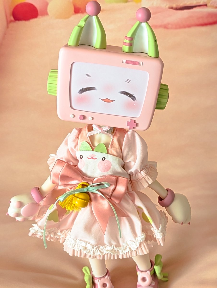 oujidoll's tweet photo. いつぞやにお迎えしておりました、UFdollさんのcattvちゃん🐱
テレビ画面📺️にお顔をいれるのは邪道かなと思いつつ、好みのニッコリちゃんに。
可愛いので良し!…かな( ˊᵕˋ;)
#CATTV #UFdoll https://t.co/ujcek9uoT2
