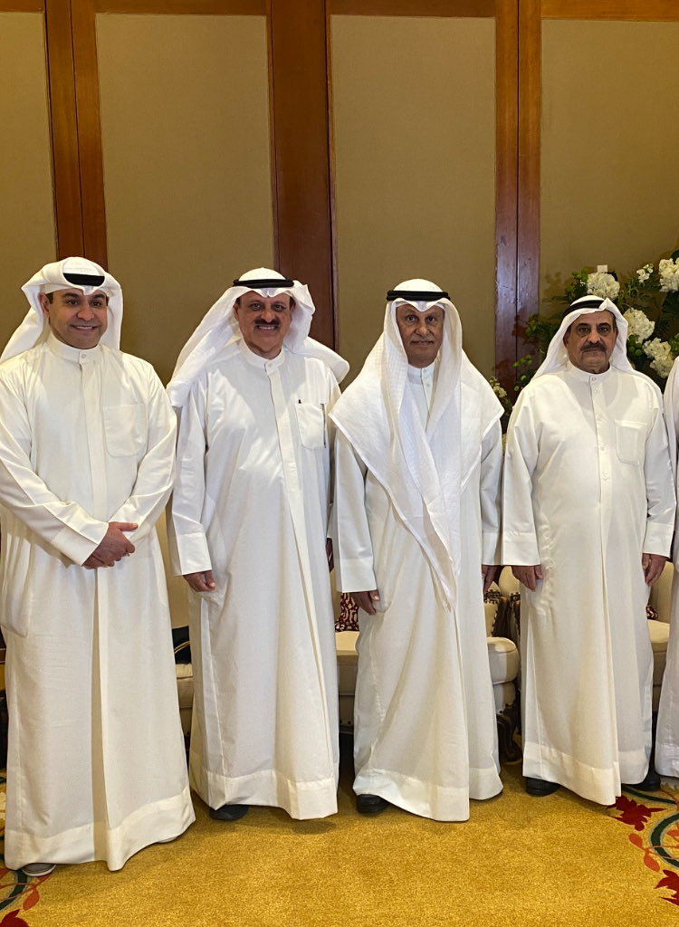 abdtab's tweet photo. صورة تجمعنا  مع الغالين و العزيين ..
.
من اليمين :- 

احمد سيد محمد الطبطبائي
.
صلاح سيد هاشم الطبطبائي 
.
عبدالمطلب الطبطبائي .
.
الدكتور . عهدي الرشيد البدر 
.

#للذكرى https://t.co/OnfvSCLGi7