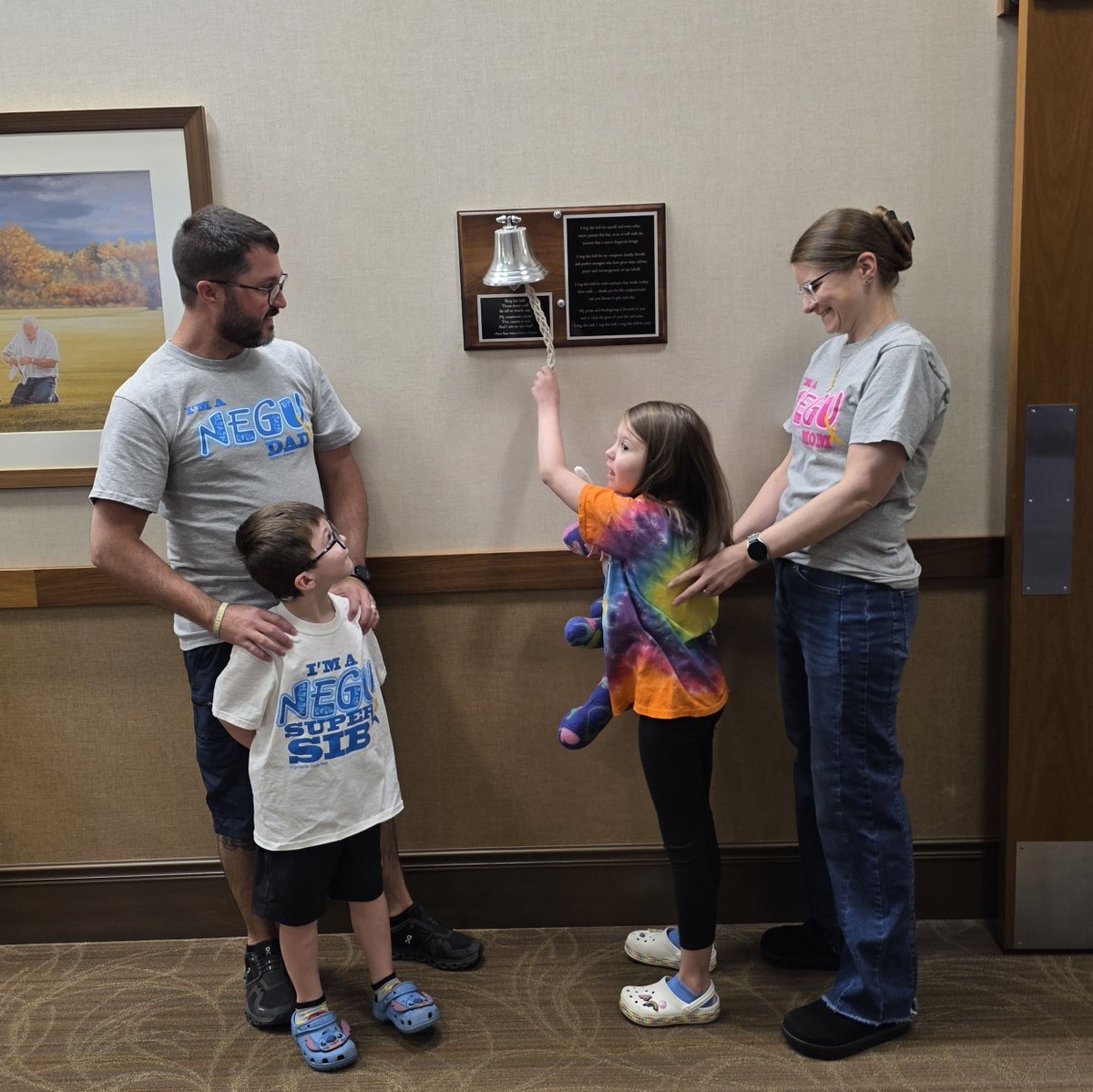 TeamNEGU's tweet photo. We're excited to share this photo of sweet Eva ringing the bell! 💛🎗️ Cancer affects the whole family, moments like this mean so much. Seeing Eva celebrate fills our hearts with joy and hope. It reminds us of the strength and love that carrying families through hard days. #NEGU https://t.co/YS7LUjVPq8