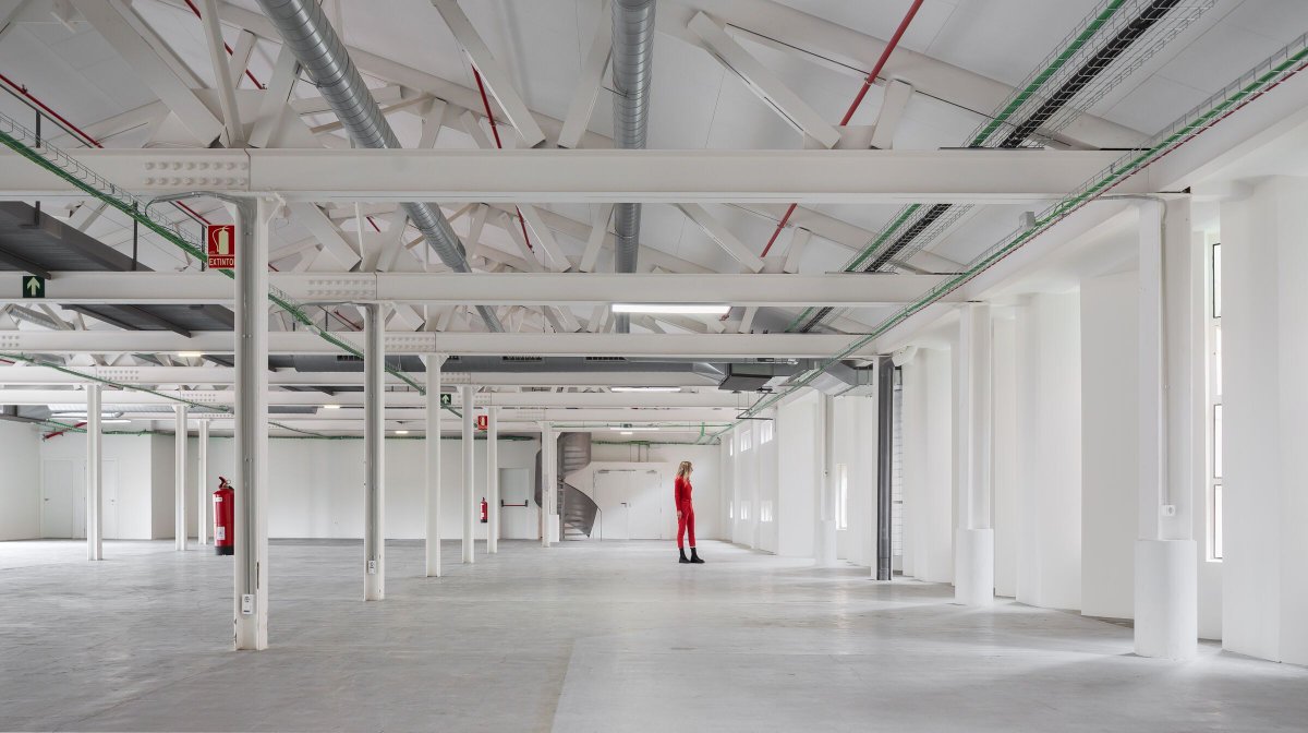 Archello's tweet photo. LoCa Studio transforms a former textile factory at Espai Serrahima through adaptive reuse, preserving its concrete-and-steel framework as both spatial identity and carbon resource. 
https://t.co/8voJpMmhcz 

#AdaptiveReuse #IndustrialArchitecture #CircularDesign https://t.co/QLRErx3AmM