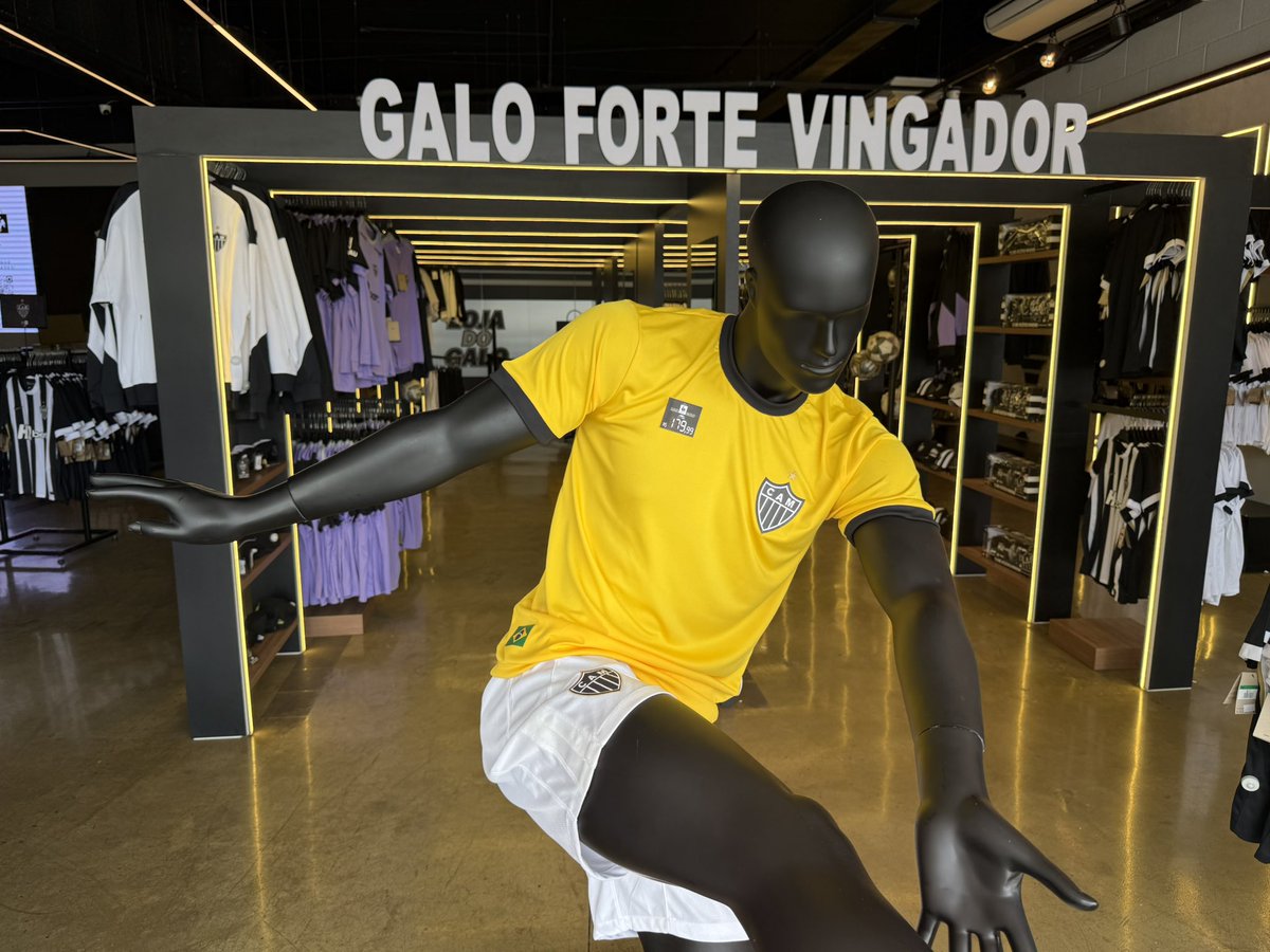 djmaoli's tweet photo. Os torcedores atleticanos sempre procuram uma opção de camisa para a Copa e o @Atletico colocou a venda um modelo licenciado com o custo acessível: R$ 180 Disponível na Loja do Galo da @ArenaMRV https://t.co/Lfcrdw6Ywj
