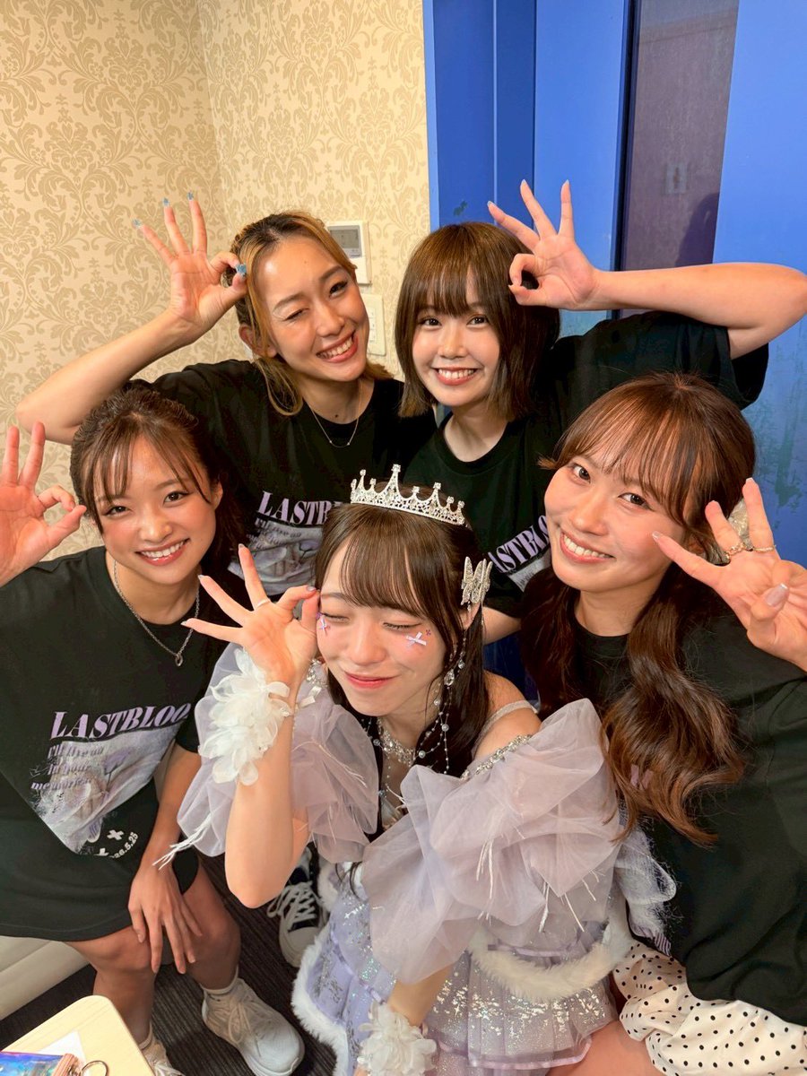 MT0922_official's tweet photo. れな、卒業おめでとう🎉

才能に溢れたれななら、これからどこに行っても大丈夫

最後一緒にステージに立たせてくれてありがとう😌

本当にお疲れ様でした！！！！ https://t.co/sO7MNqzrhr