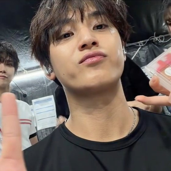 mingyu pics tweet media