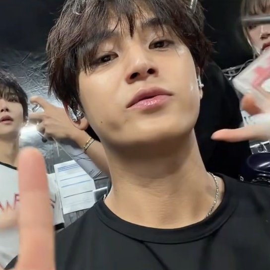 mingyu pics tweet media