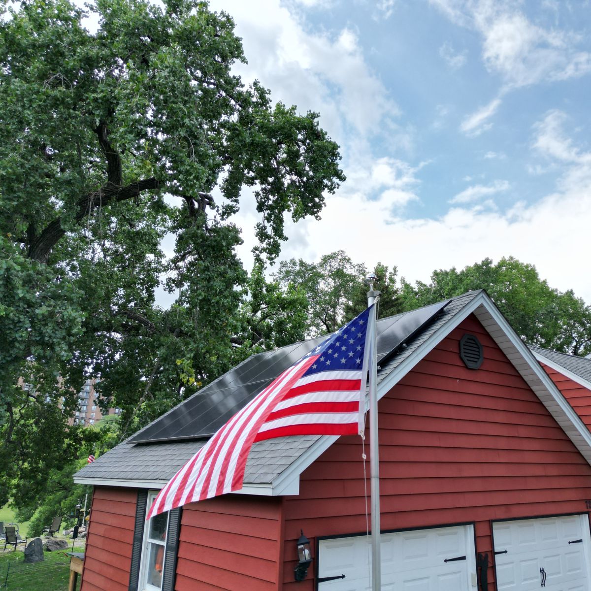 everlightsolar's tweet photo. Today, we honor those who served and sacrificed for our country. 🇺🇸 https://t.co/8HuPMF6Smm