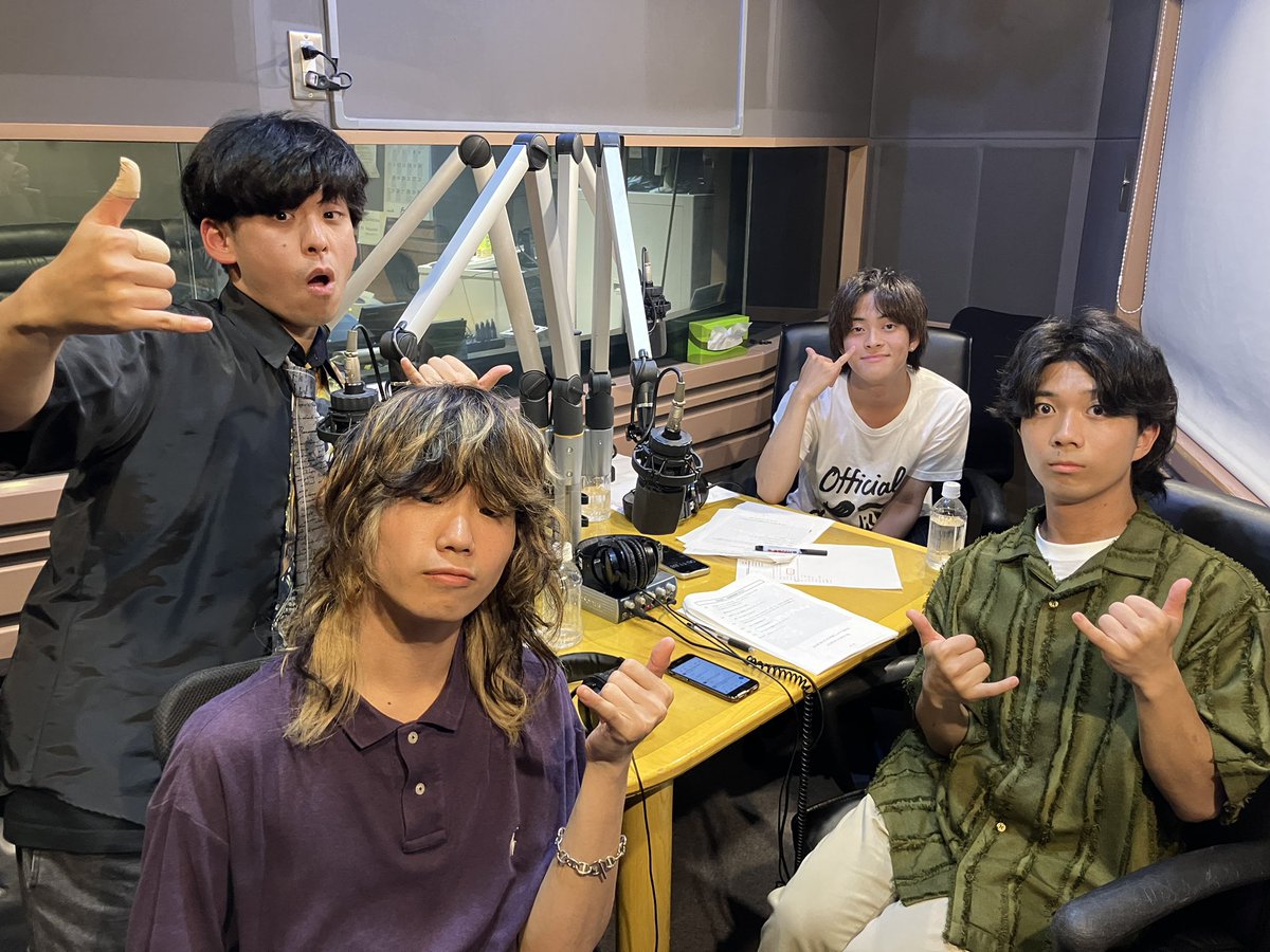 Crazy_wowow's tweet photo. ==================

クレイジーウォウウォ!!のVIVA RADIO!!

==================

4/6（月）から始まった2ヶ月限定のレギュラー番組楽しんでいただけたでしょうか！

最後までお聞きいただいたビバ民のみなさま本当にありがとうございました!!🙇

最後に夢を叶えることができました!!!!🥸

またライブでお会いしましょう🎙️
それでは!!
 VIVA〜‼︎👋

#びばらじ

🎧radiko
https://t.co/1IyHepT2WY…
📡FM FUJI
https://t.co/o00W30I2vI