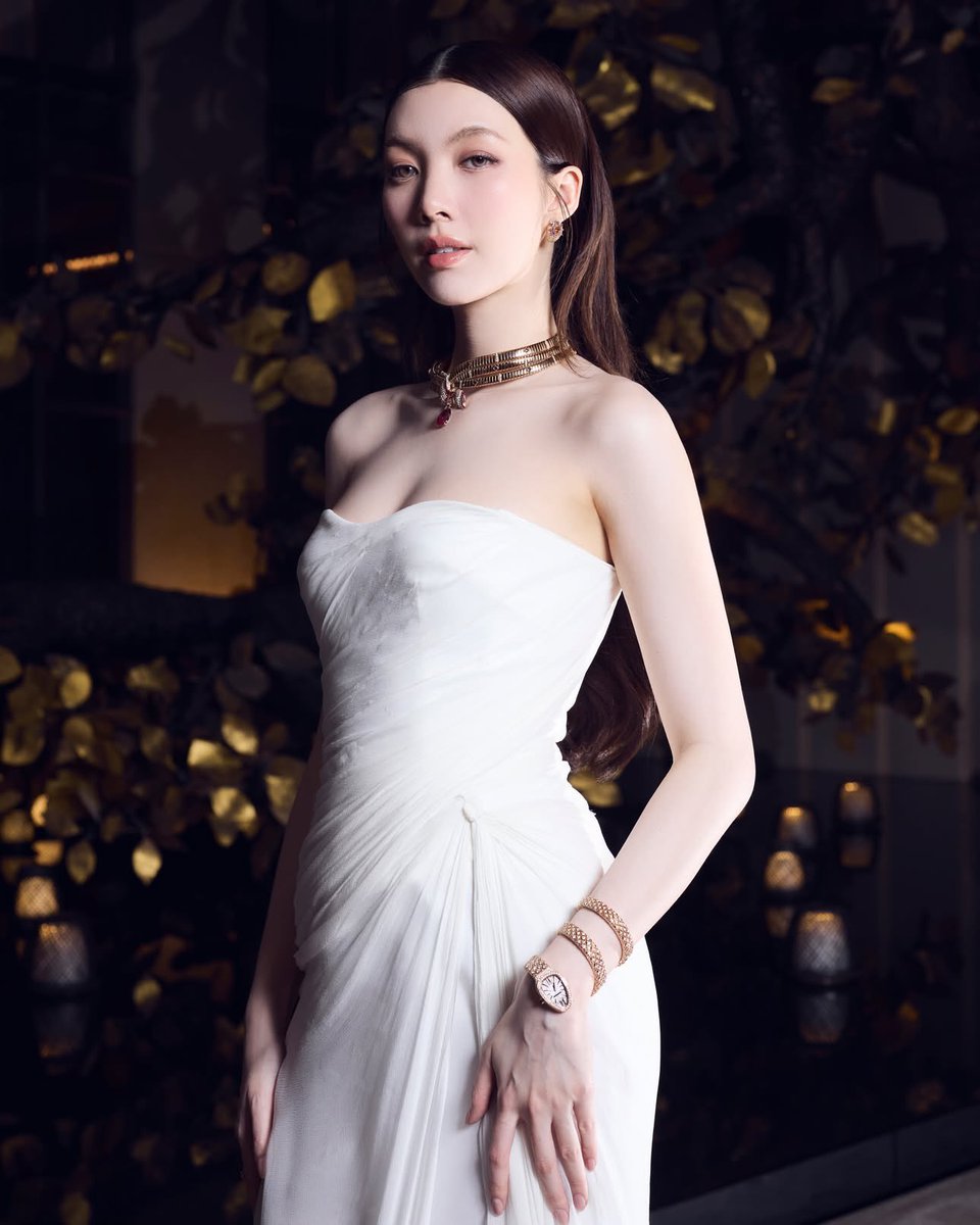 pkornns's tweet photo. that’s the kind of beauty that deserves to be displayed in the museum

#ORMFRIENDOFBVLGARI 
#OrmKornnaphat #Bvlgari https://t.co/phulzMOYFJ