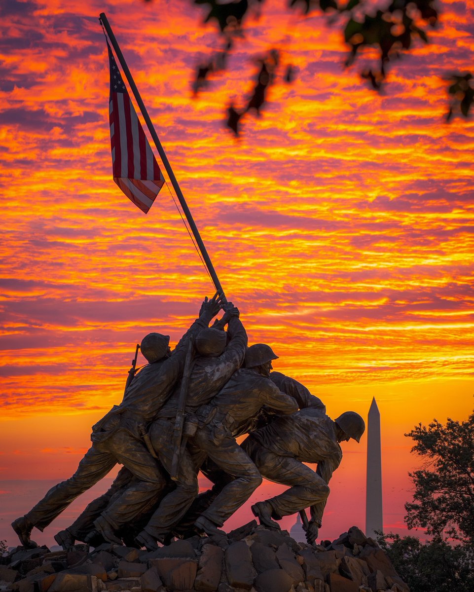 washingtondc's tweet photo. This #MemorialDay, we remember and honor the brave individuals who gave their lives for this country. 🇺🇸

📸: jalex_r / IG #Only1DC https://t.co/AeWe18RpYi