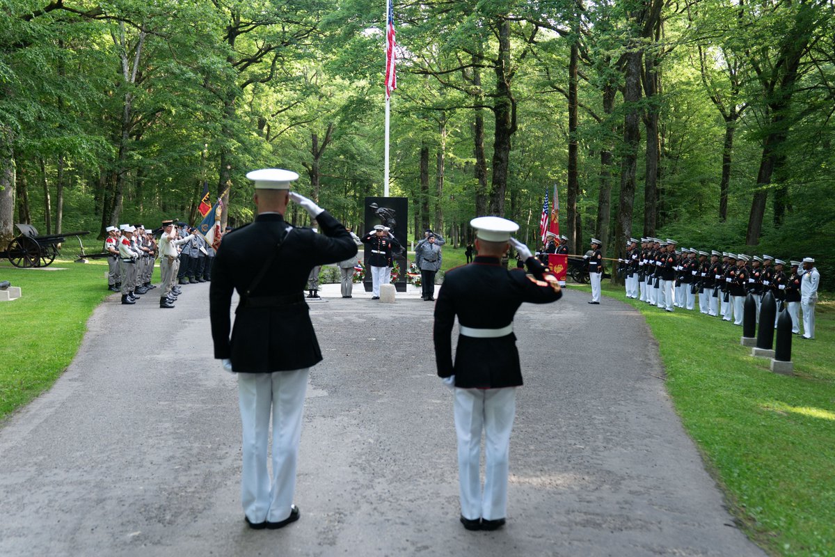 USMCFEA's tweet photo. Yesterday at Belleau Wood, Marines and Sailors with MARFOREUR/AF, @2dmardiv, and @usabmc stood alongside French and German partners to honor those who made the ultimate sacrifice.

Today, we remember their courage and shared sacrifice.

#MemorialDay #BelleauWood https://t.co/4PdYfrr3Pz