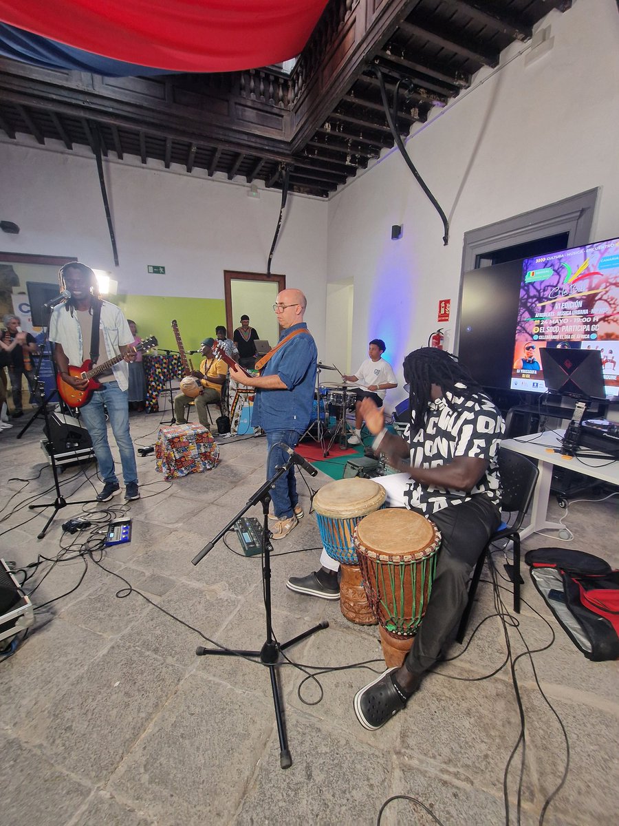 ParticipaGC's tweet photo. Celebramos el #DíadeÁfrica con las actuaciones de Aka Marroko, DJ Youssoufa y los Hermanos Thioune en un espacio, El Soco, pensado para acercarnos a la riqueza cultural africana y celebrar la maravillosa diversidad y mestizaje hacedor histórico de Canarias. https://t.co/gXl6itbuz4