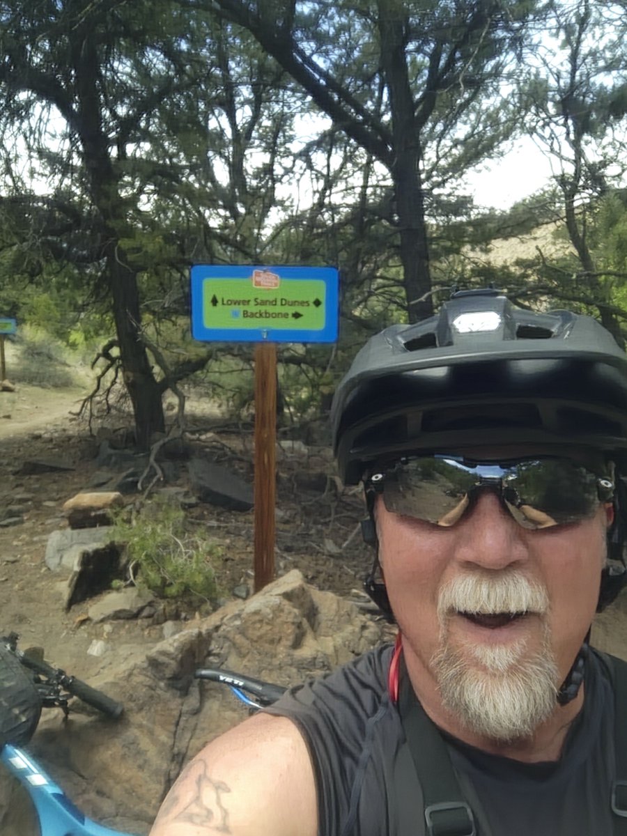 XCountryLiving's tweet photo. High-altitude trail riding means your protection needs to balance hard impact defense with maximum ventilation. ποΈ
MTB Safety & Camera Gear: https://t.co/deryCq982E
#MTBTech #SafetyGear #GoPro https://t.co/Cczo077DcT