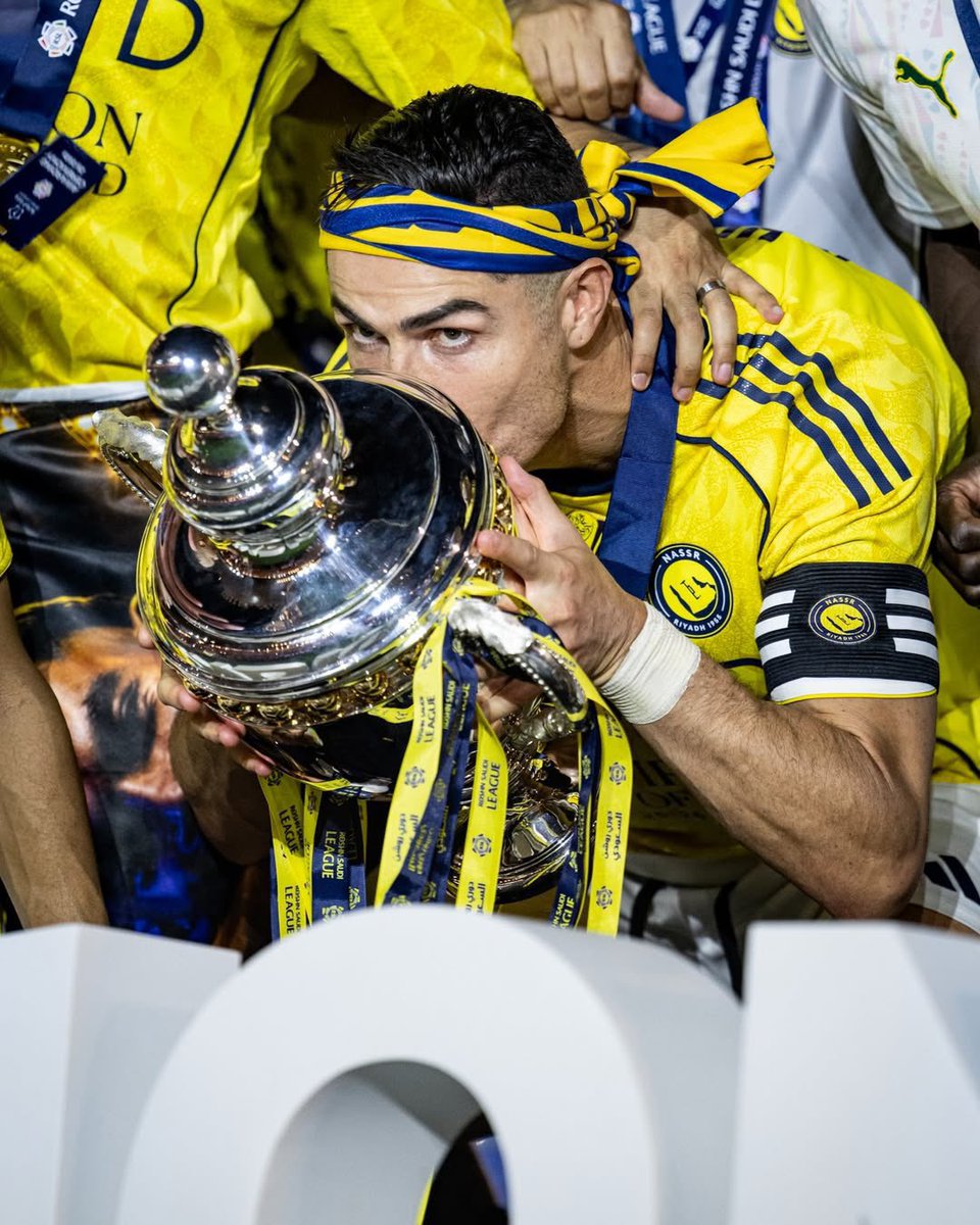 W99990's tweet photo. @TheBlueTwister8 @AlNassrFC تسرق  تبوس ايادي الانديه  تزور  لو بعد 100 عام 
مثل كذا ماهتوصل https://t.co/DwzeHhiniz