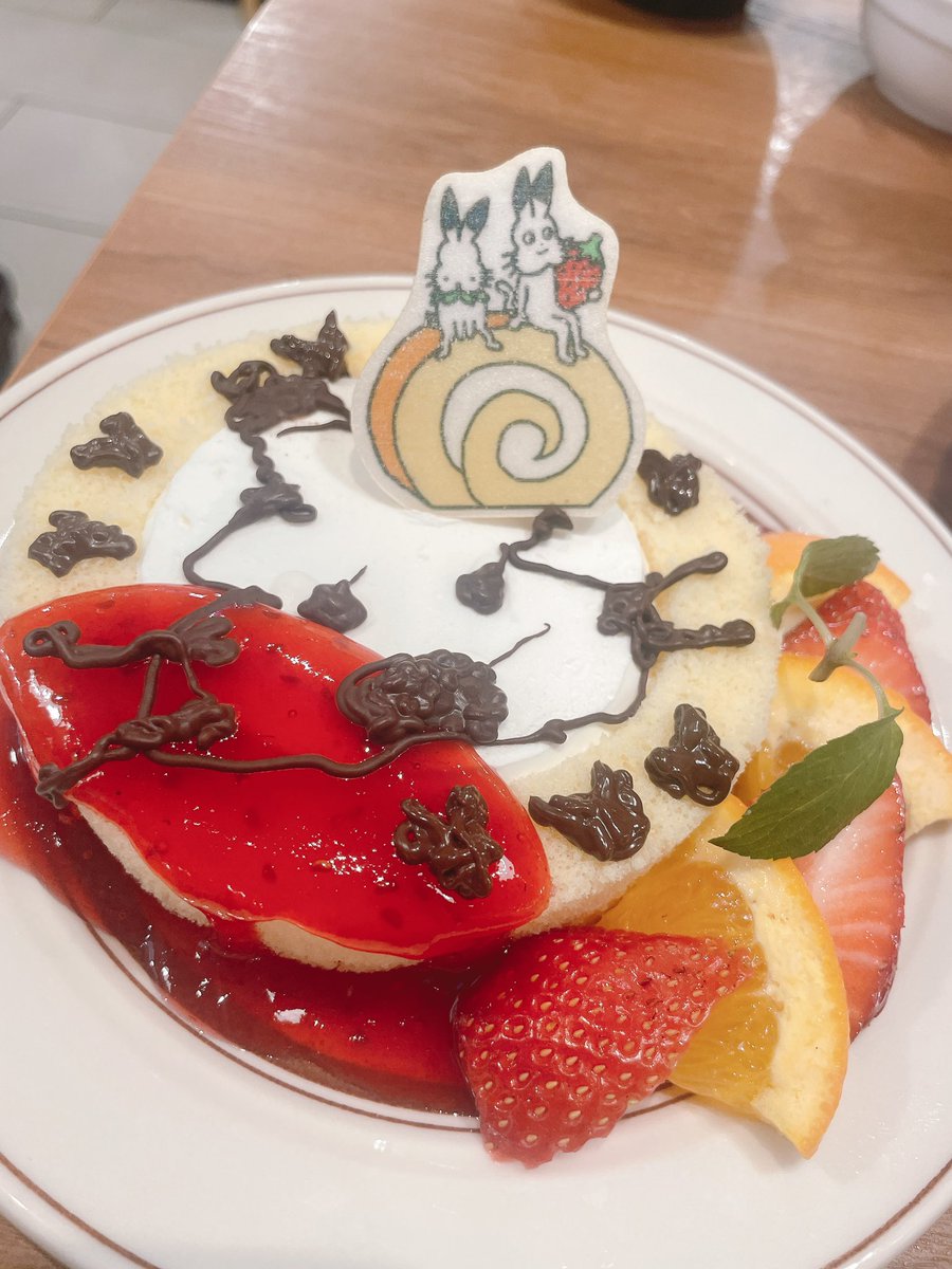 mokuson02's tweet photo. ドコムススイパラコラボ行ってきた〜！
コースの意味をあんまり理解してなくてコラボじゃないモンブランとポテトで腹パンになっちゃった🤦‍♀️めっちゃ食べた…
欲しかったスーベニアとトイレアクスタとぬいは売り切れだったの悲しみ😭
#ドコムス　#ドコムススイパラ https://t.co/oHqLhIZhXy