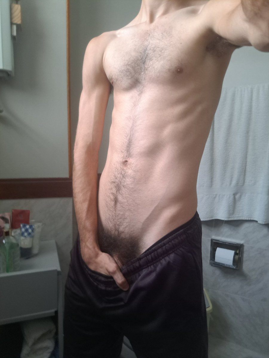 SoberanoAlpha's tweet photo. Segunda, dia de lembrar vocês que vocês trabalham e eu folgo, assim que funciona. Segunda é o meu dia de acabar com a carteira assalariada de vocês, perdedores. https://t.co/hELfUUY7Qv