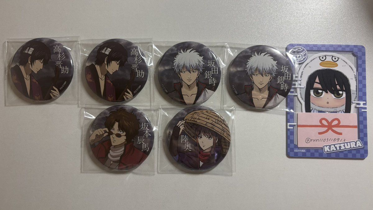 run1103110913's tweet photo. 【交換・譲渡】
銀魂 アニメイトフェア 曇天 缶バッジコレクション

譲:銀時2.高杉2.坂本辰馬1.陸奥1(全てフルカラー)
求:桂1(グリッター)＞定価＋送料
※お取引の詳細は画像2枚目に記載アリ

郵送希望📮初回ﾘﾄﾘﾝ必読🌟
検索からでもお気軽にお声掛けください。
よろしくお願いいたします🙇‍♀️ https://t.co/uOXyd2KQAZ