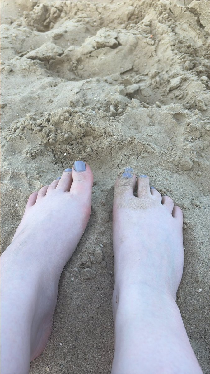 goddeselliana's tweet photo. At the beach🥰 https://t.co/5DMrGW94V4