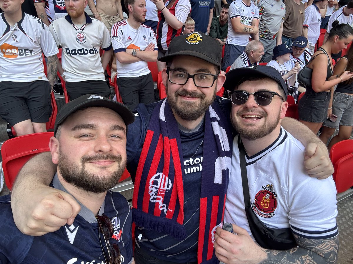 Jordan_TCP's tweet photo. Best day ever #bwfc https://t.co/UjxDwnQBYL