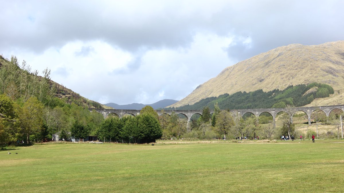 amagnezing's tweet photo. Glenfinnan viaduct 🌉 https://t.co/dsGV3bRGe4
