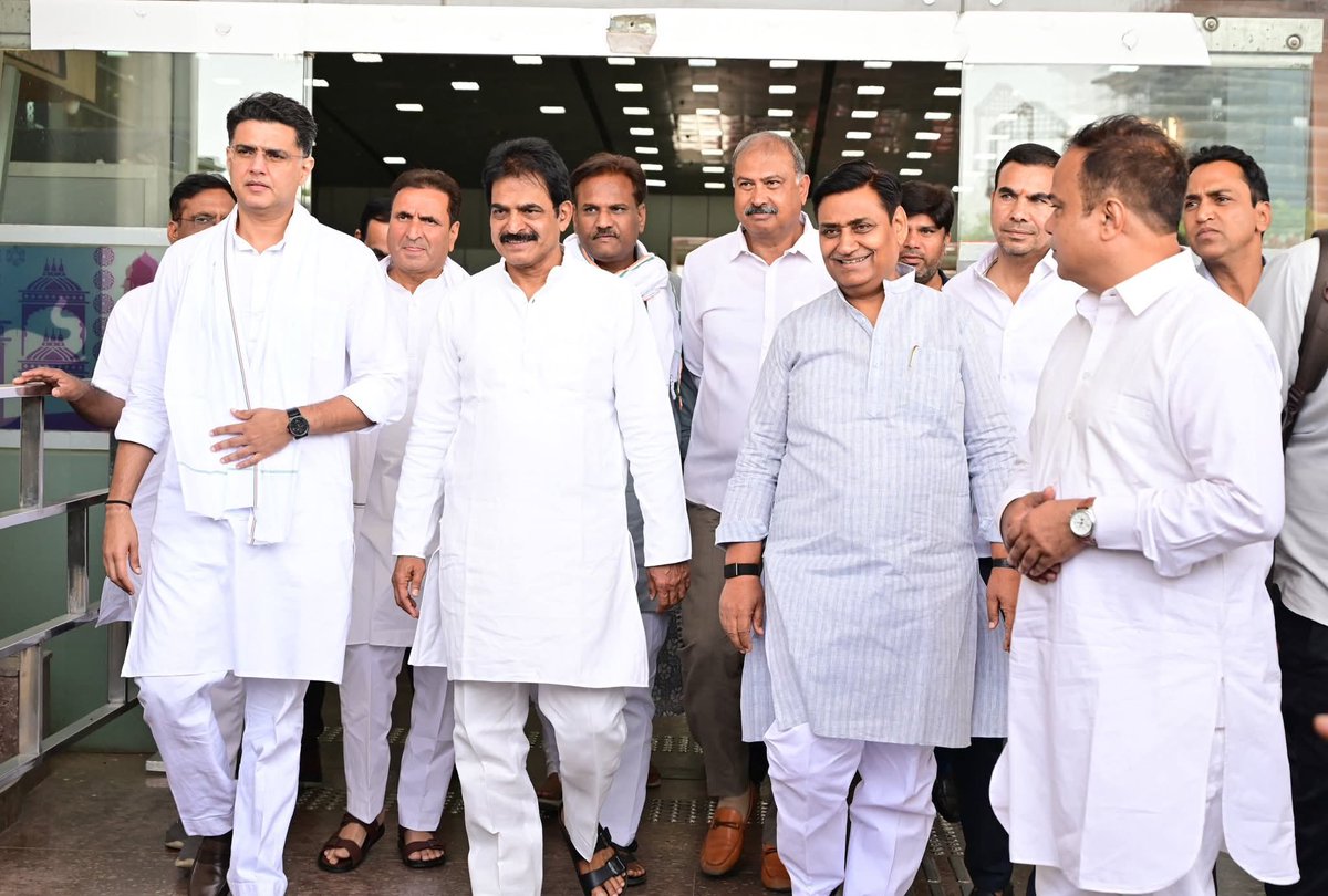 AbhimanyuP00NIA's tweet photo. अखिल भारतीय कांग्रेस कमेटी के संगठन महासचिव एवं लोकसभा सांसद आदरणीय श्री के.सी. वेणुगोपाल जी का जयपुर आगमन पर हार्दिक स्वागत एवं अभिनंदन।

आपका मार्गदर्शन एवं संगठन के प्रति समर्पण सभी कांग्रेसजनों के लिए प्रेरणास्रोत रहा है। @kcvenugopalmp @INCIndia https://t.co/MTkXzi1p6A