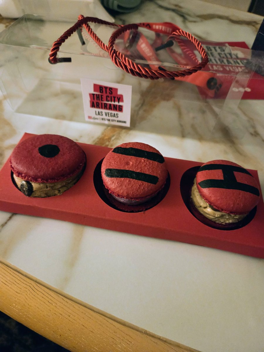 BlueBeforeSunUp's tweet photo. Got the macarons from Gäbi coffee and bakery to save for a post concert treat and they were sooooo good! https://t.co/NzzsWoat7p