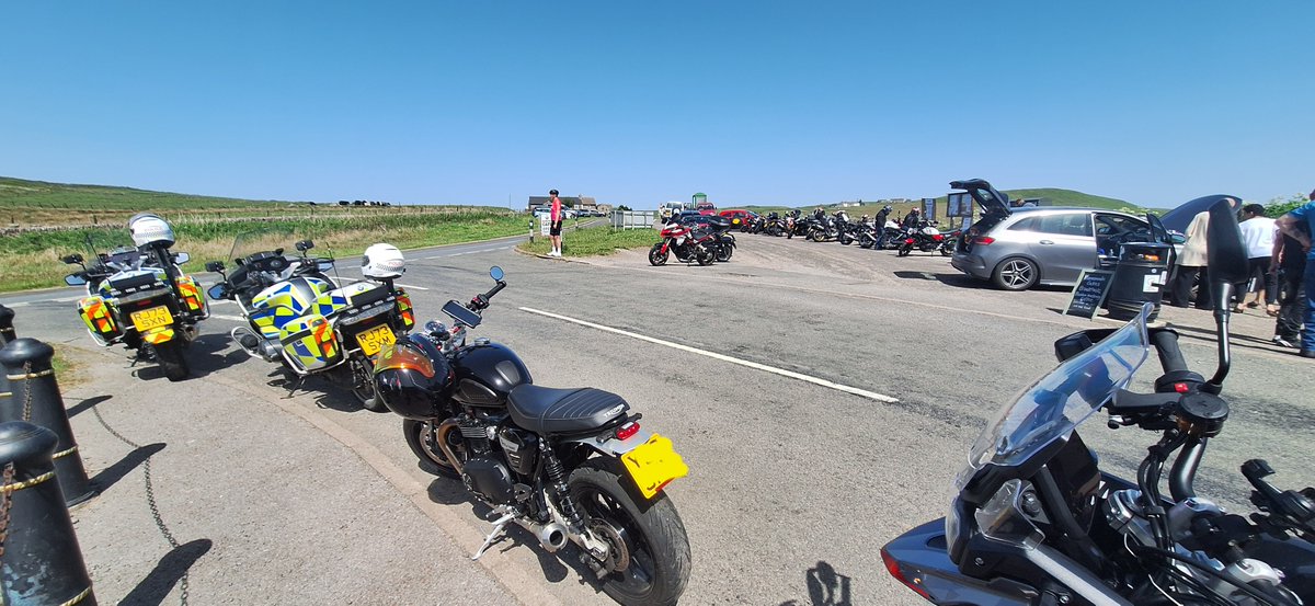 StaffsRoadHarm's tweet photo. Out patrolling the Countys High Risk Roads today.  Road are busy, but all good so far.  Some great engagement at The Flash Bar Cafe with a few signed up for a @BikesafeUK.  https://t.co/daiq8339z6
Its a bit warm at 30° but we've got a good job.  😎 https://t.co/rLCB7aQlLu