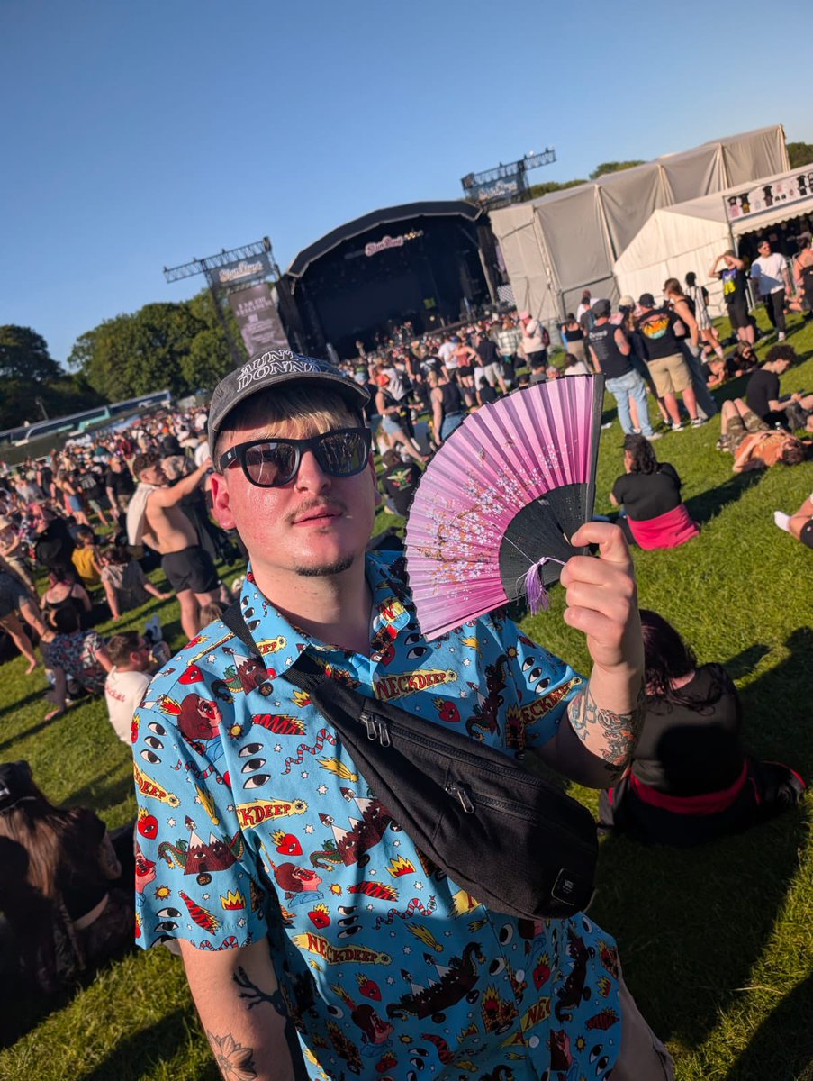 josh_captures_'s tweet photo. Survived Slam Dunk thanks to good friends, good music, and a cunty little fan https://t.co/3IqJslM3YY