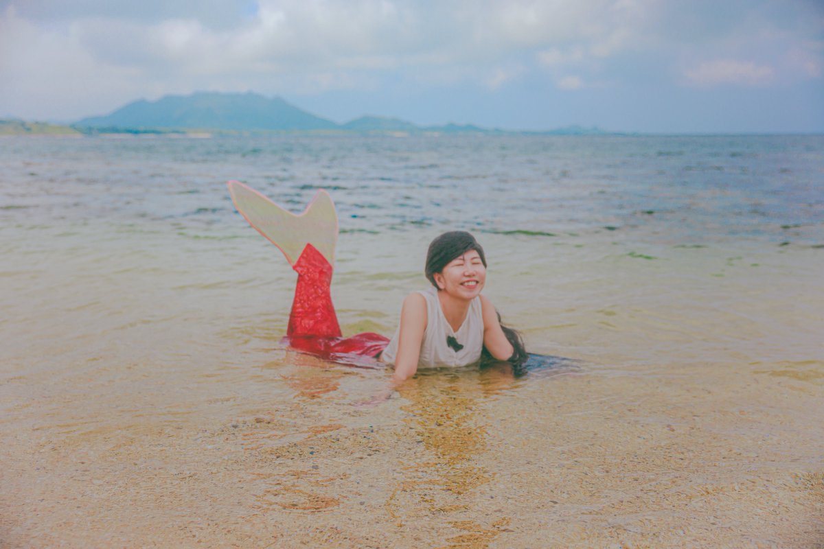 oyatsutabe's tweet photo. *･゜ﾟ･*:.｡..｡.:**:.｡. .｡.:*･゜ﾟ･*

本当に最高 人魚になれるなんて

思ってたよりもスゴいこと

夢なら覚めないでずっと

*･゜ﾟ･*:.｡..｡.:**:.｡. .｡.:*･゜ﾟ･*

🧜‍♀️🎶@oyatsutabe 
📷@Hinamori5678 
📍ロケ地許可済

#リトルマーメイド2
#メロディー
 
念願の海でのヒレ撮影✨ https://t.co/hx0FRfIhZG