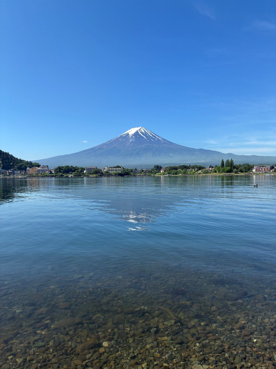 fujigokokankou's tweet photo. 河口湖産屋ヶ崎にて。富士五湖エリアは久しぶりの青空。気持ちよく波が揺れていました。 撮影日:2026.05.25 #富士山 #河口湖産屋ヶ崎 #富士五湖 #今日の富士山 #逆さ富士 #リフレクション #fujiphotospots #fujiyama #fujisan #mtfuji #mtfujiphoto #fujifivelakes #japan_daytime_view #reflection https://t.co/aQX1NGYiFE